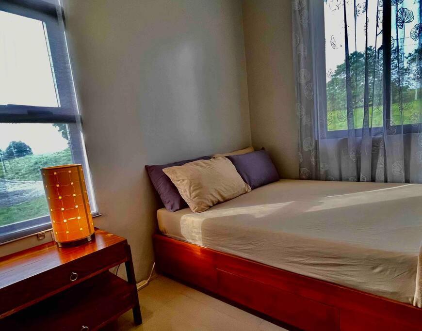Overlooking Staycation At Sandari Batulao Tagaytay City Eksteriør billede