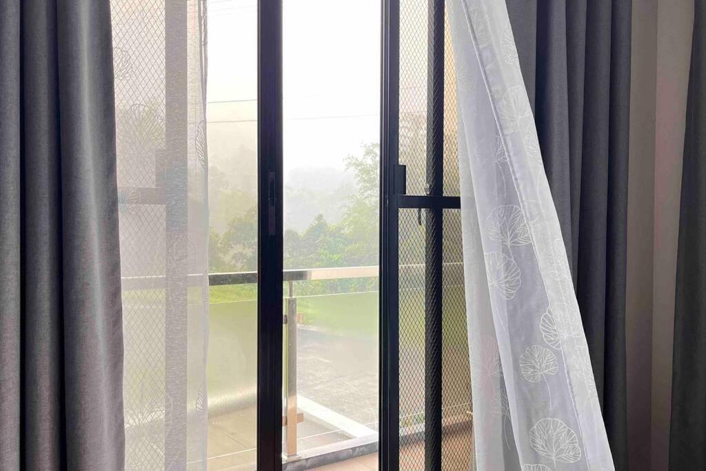 Overlooking Staycation At Sandari Batulao Tagaytay City Eksteriør billede