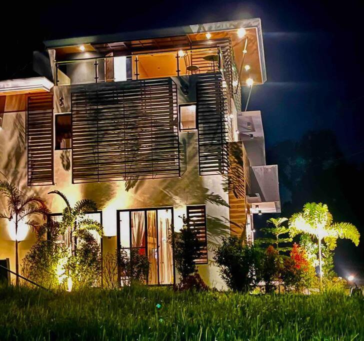 Overlooking Staycation At Sandari Batulao Tagaytay City Eksteriør billede