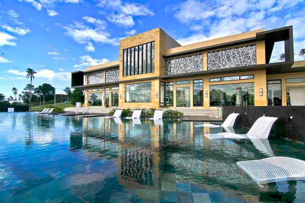 Overlooking Staycation At Sandari Batulao Tagaytay City Eksteriør billede